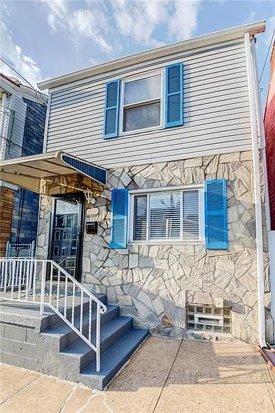 Pittsburgh House: 1916 Wharton St