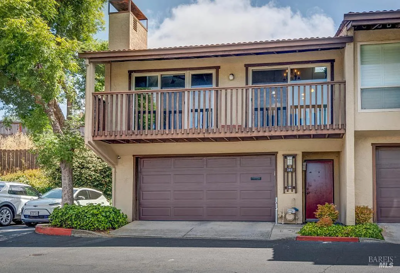Vallejo Townhome: 300 Kathy Ellen Dr