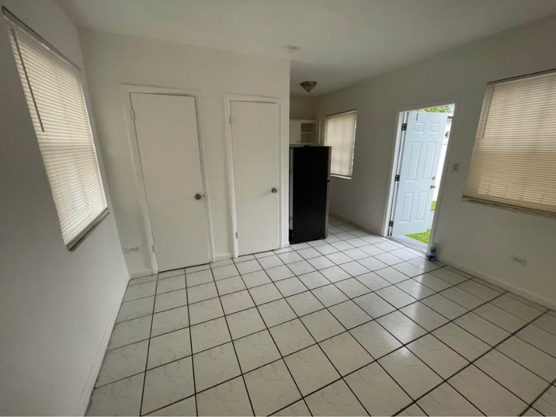 MIAMI Apartment: 250 NE 77 STREET