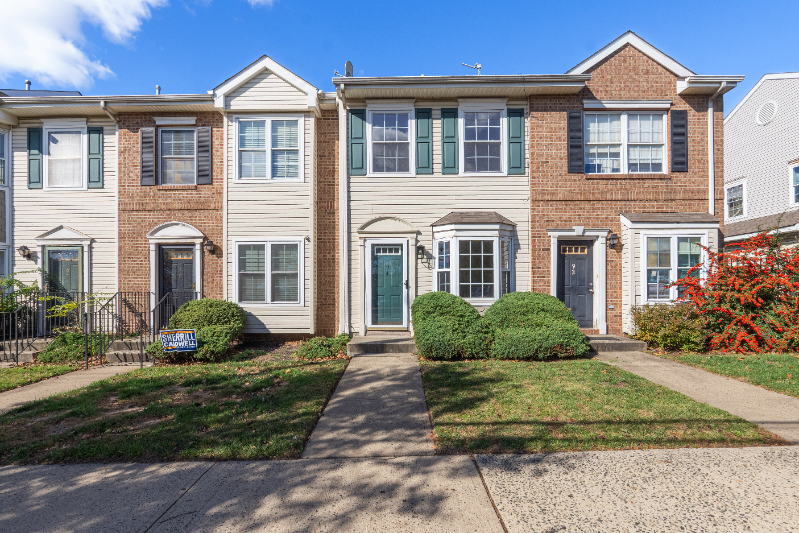 Newark Townhome: 94 Irvine Turner Blvd,