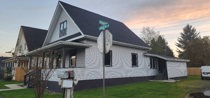 Aberdeen House: 801 SW Blvd