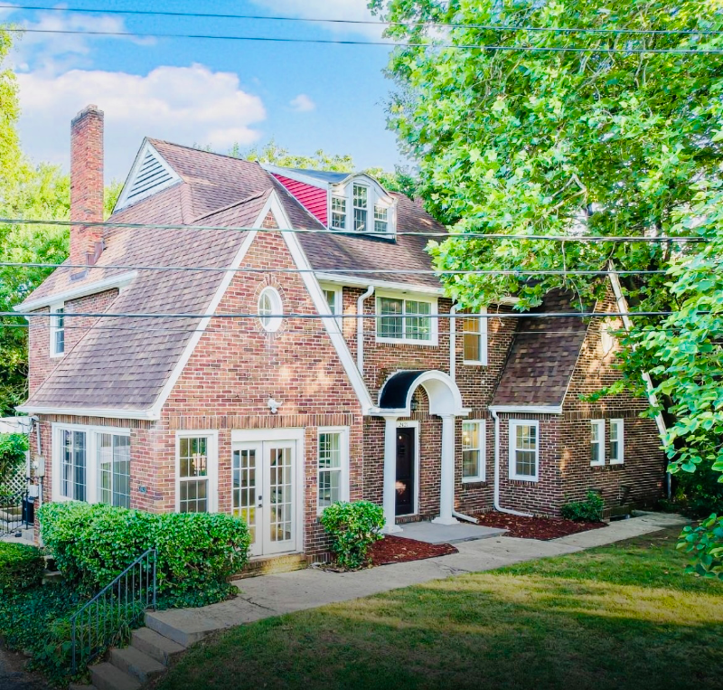 Columbus House: 2421 Airport dr