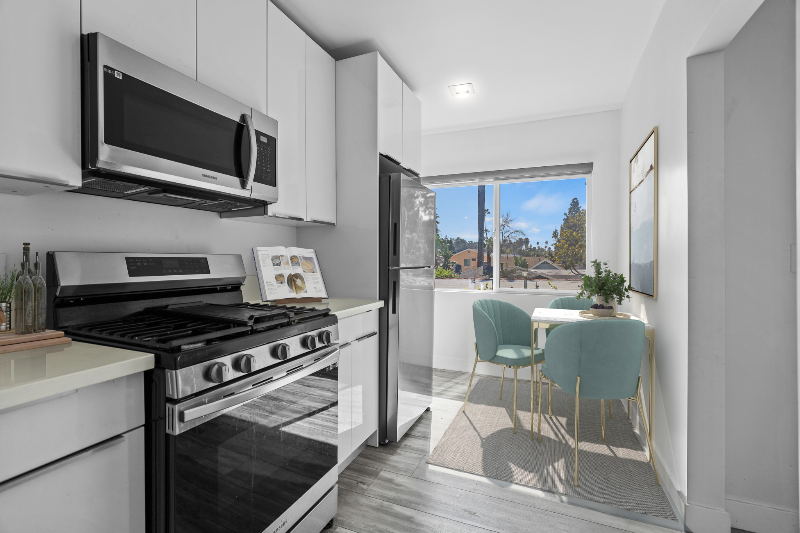 Los Angeles Apartment: 1486 Silver Lake Boulevard