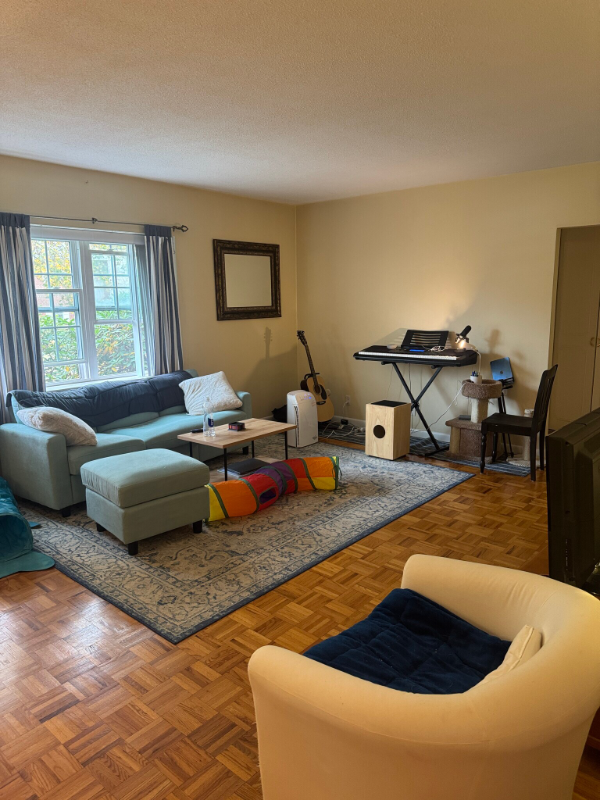 Brighton Apartment: 112 Lake Shore Rd