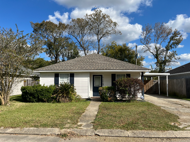 Prairieville House: 16128 Monica Dr