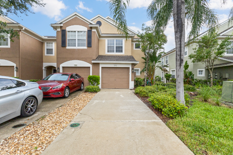 Bradenton Townhome: 8324 72nd ln E