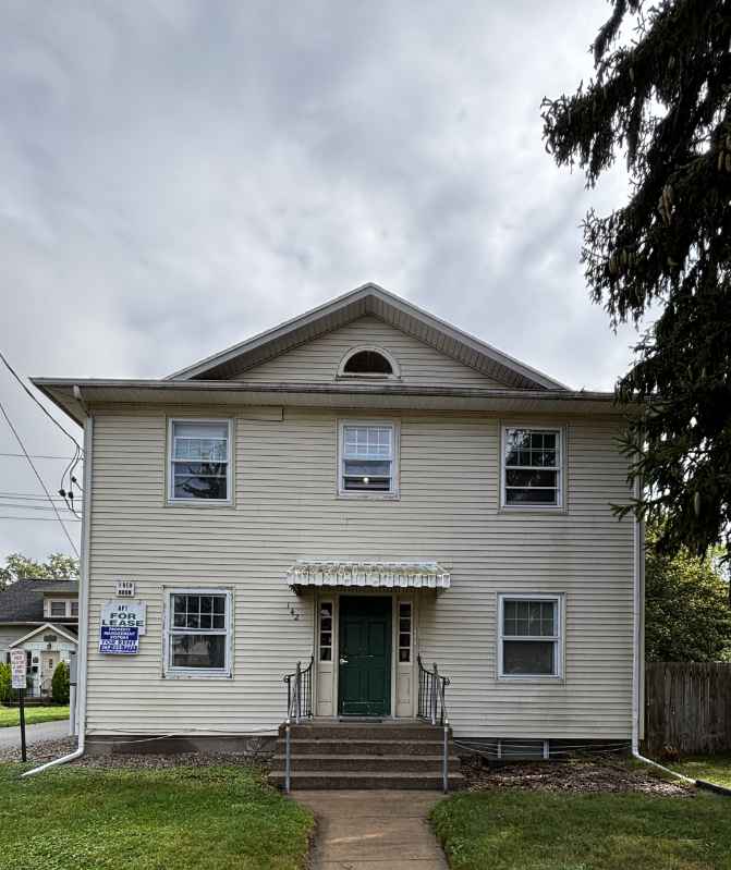 Kalamazoo Apartment: 142 Riverview Dr.