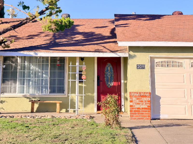 Manteca House: 209 Grant Ct
