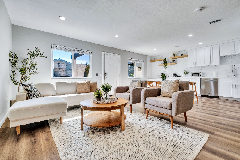 Riverside Condo: 2361 gonzaga ln