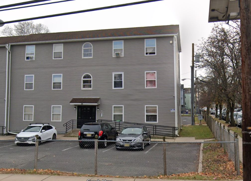 Newark Apartment: 94 16th Ave