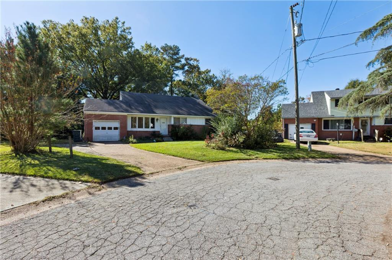 Norfolk House: 301 Pepper Mill Ct