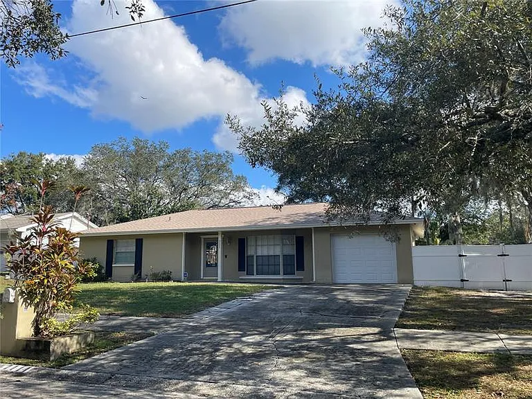 tampa House: 7111 n whittier st