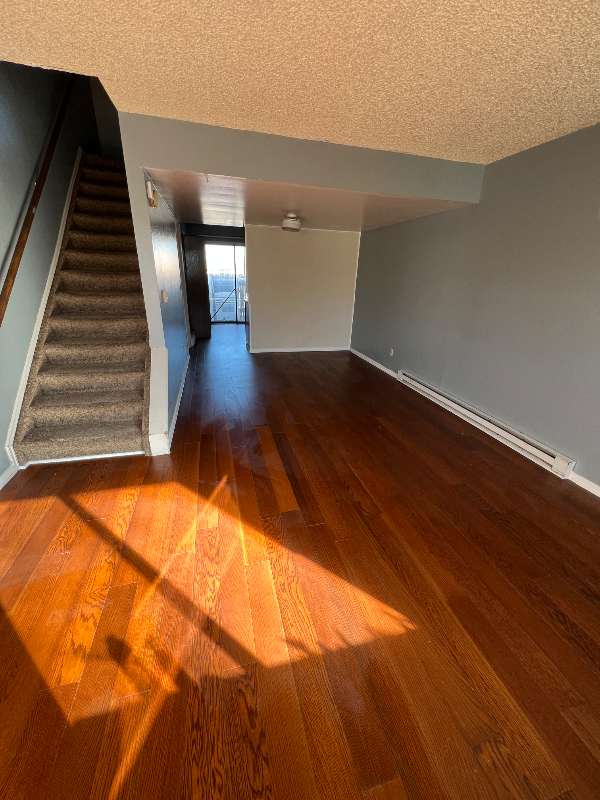 pueblo Multiplex: 44 royal crest dr