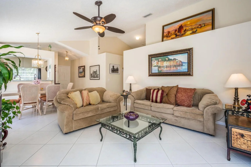 PALM BEACH GARDENS House: 20 COMMODORE PL