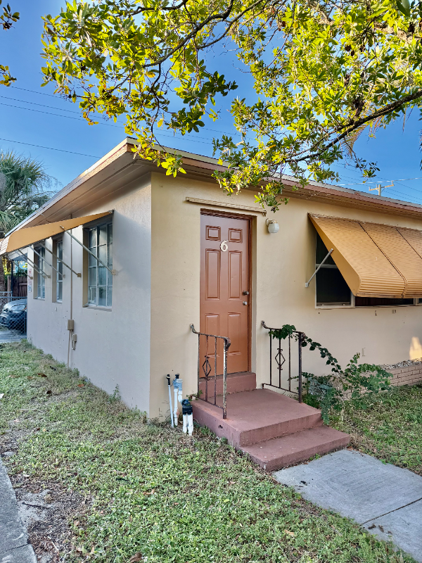 Lake Worth Condo: 1101 N Federal Highway