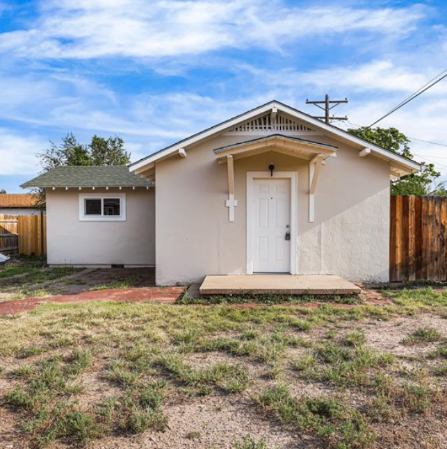 Pueblo House: 1544 Wabash Ave