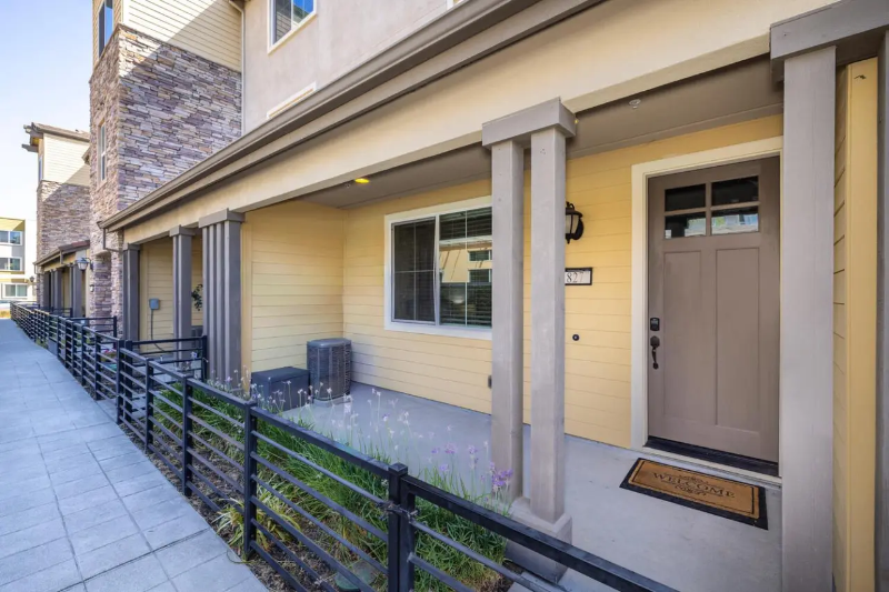 San Jose Townhome: 827 Lotus Flower Loop