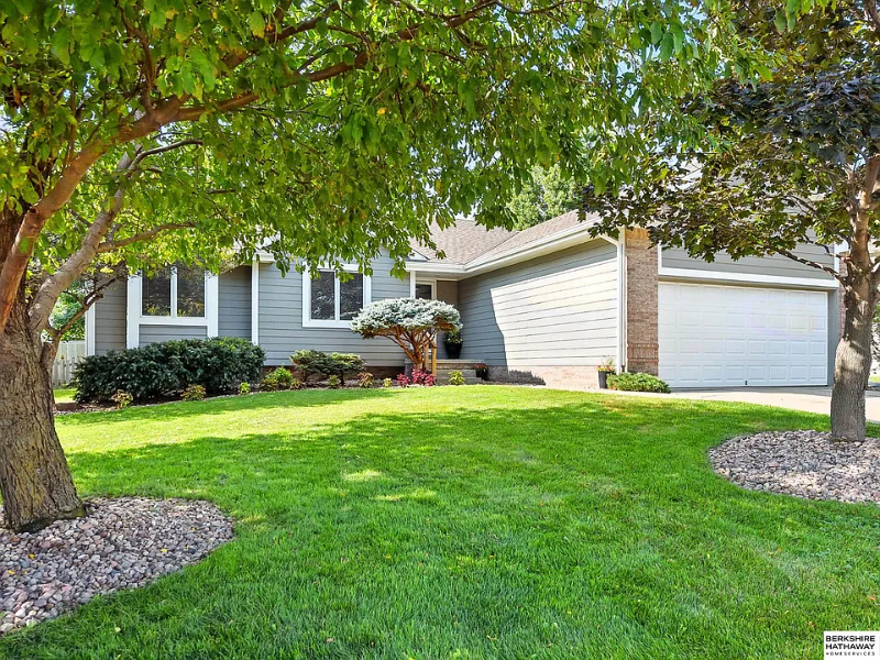 Omaha House: 16125 Timberline Dr