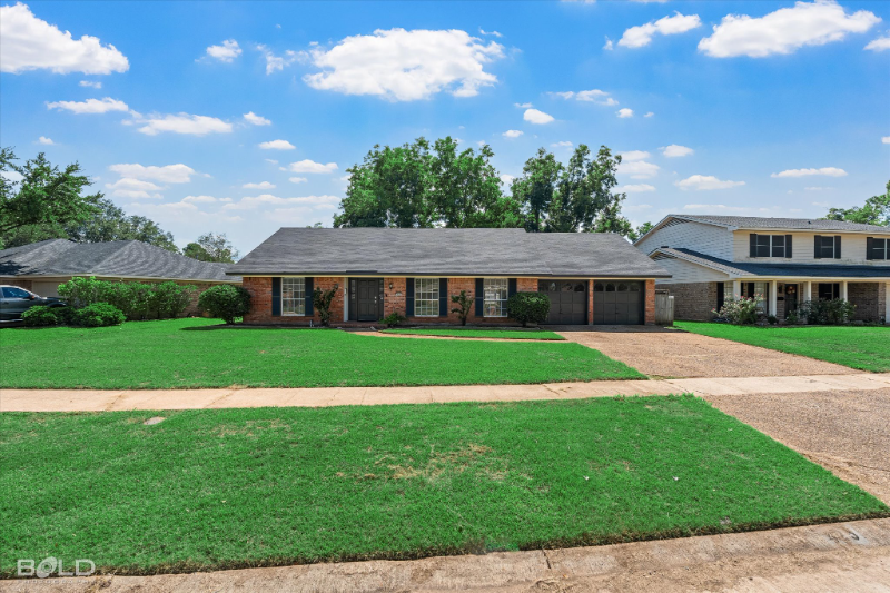 Shreveport House: 425 N Dresden Circle