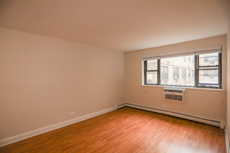 Chicago Apartment: 606 Cornelia