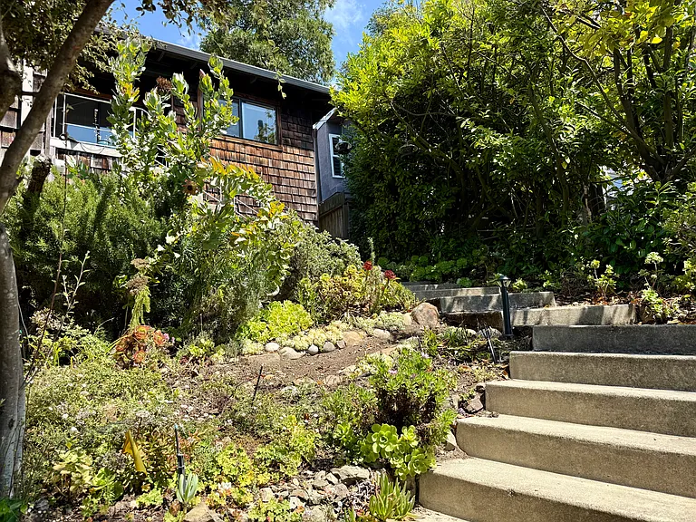 Berkeley House: 1375 Grizzly Peak Blvd
