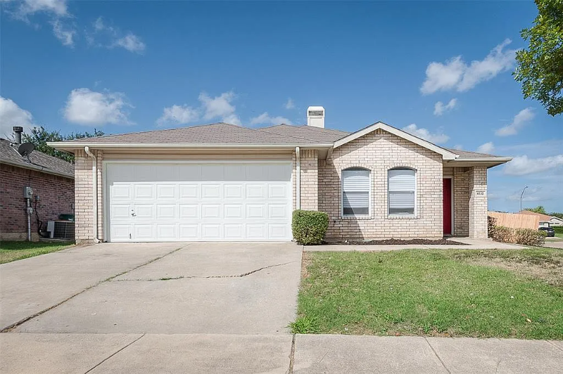 Fort Worth House: 8732 Fox Meadow Way