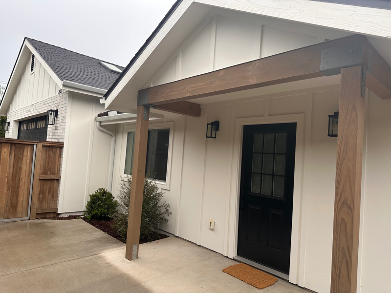 Escondido House: 2130 Lemon Ave