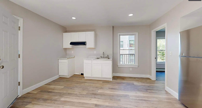 Lewiston Apartment: 48 Knox st apt. 3