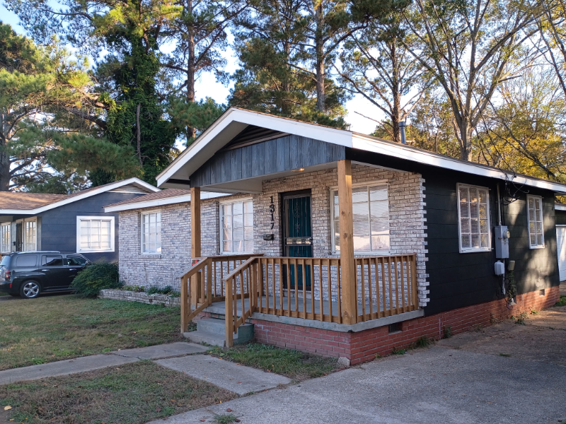 Jackson House: 1317 Fernwood Dr