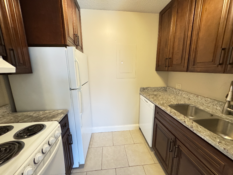 Lincoln Apartment: 1810 E St.