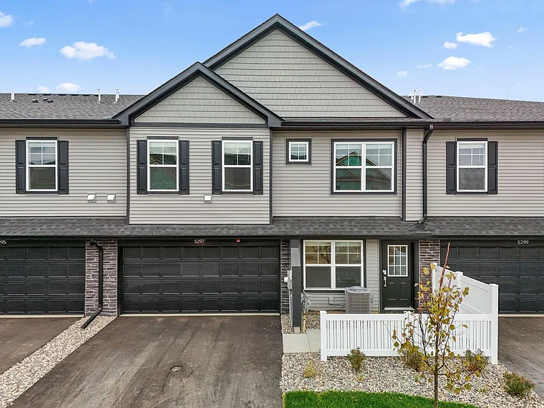 Woodburry Townhome: 5297 Long Pointe pass