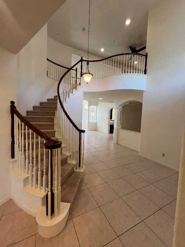 Lincoln House: 1250 Earlton Lane