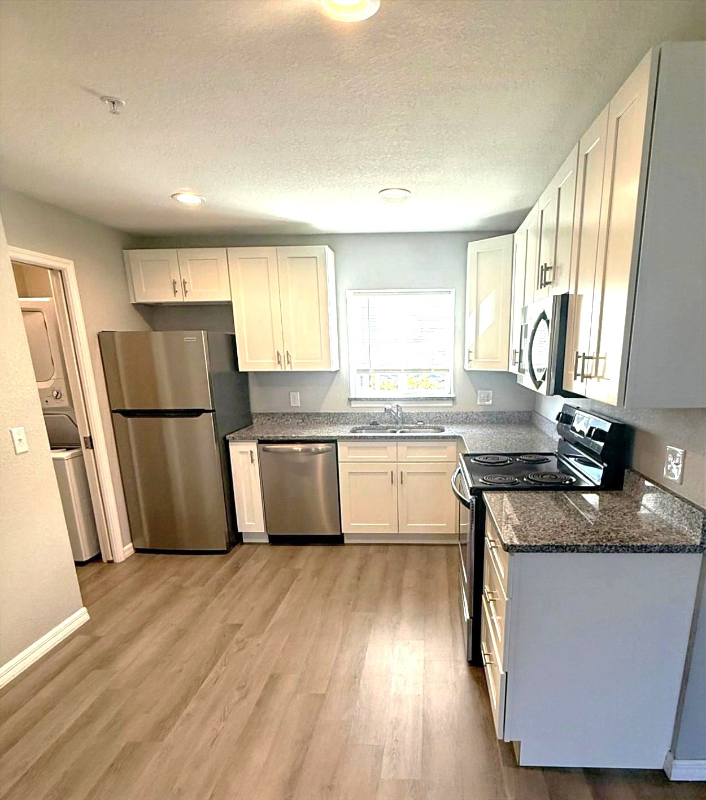 Winter Haven Apartment: 1935 Ave O, SW