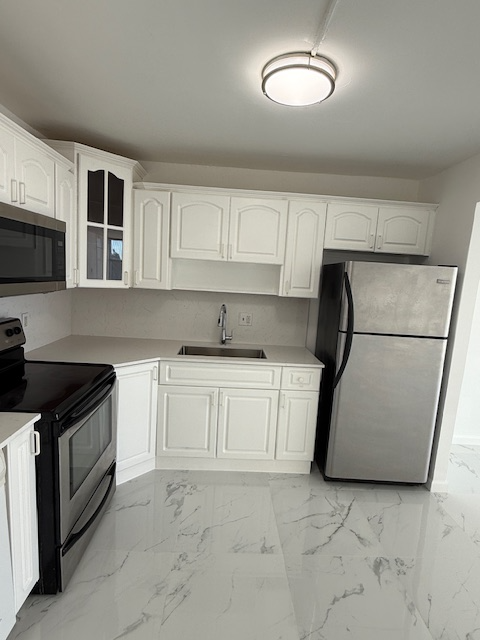 NORTH MIAMI BEACH Condo: 1300 NE MIAMI GARDENS DR