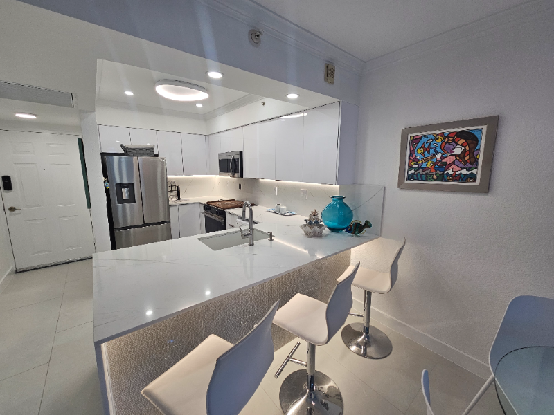 Hollywood Condo: 2501 S Ocean Dr