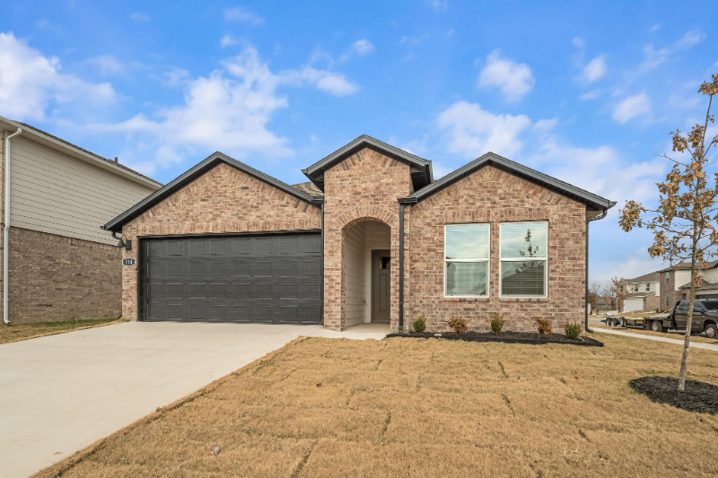 Fayetteville House: 114 S Maroon Ave