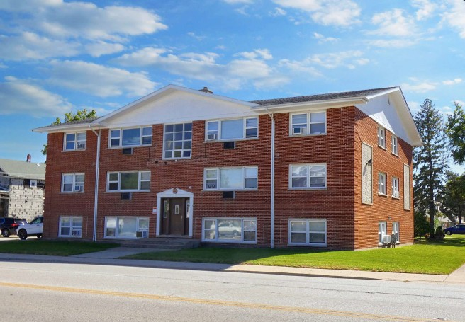 Lyons Apartment: 7821 W 43rd Street