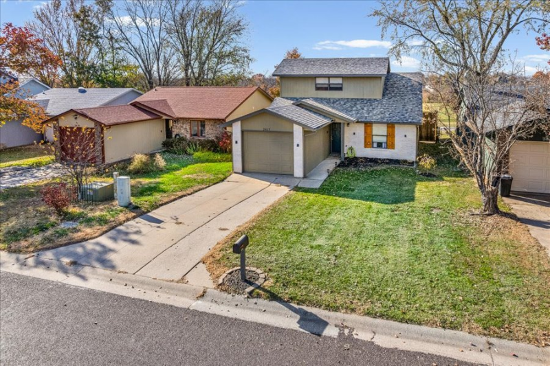 Columbia House: 2417 Hartford Rd