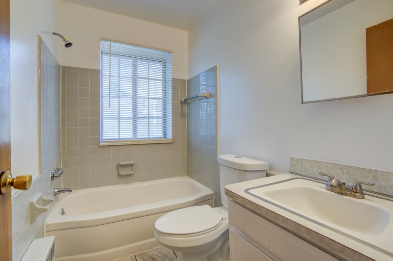 Detroit Apartment: 4865 Cadieux Road