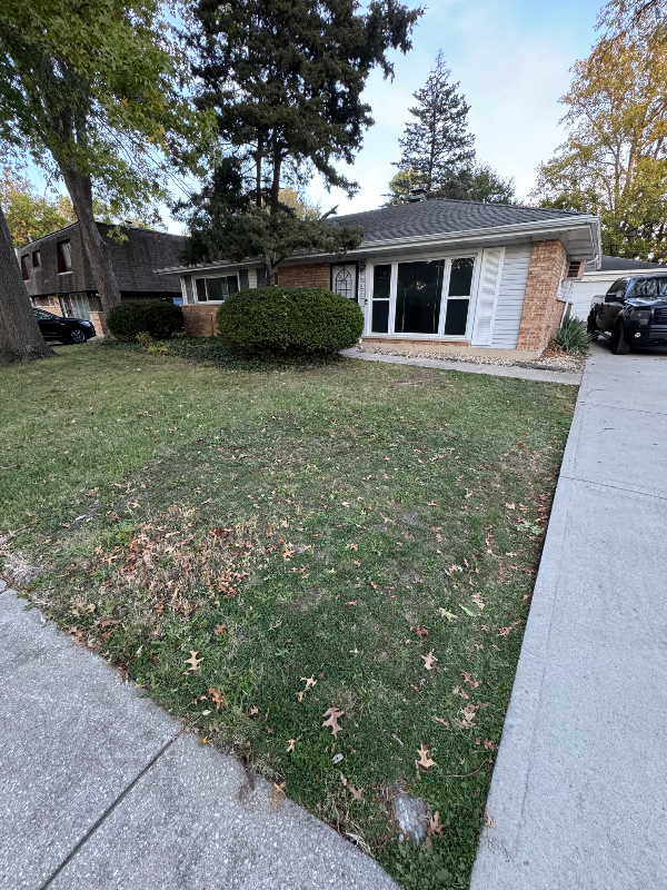 Park forest House: 437 Navajo st