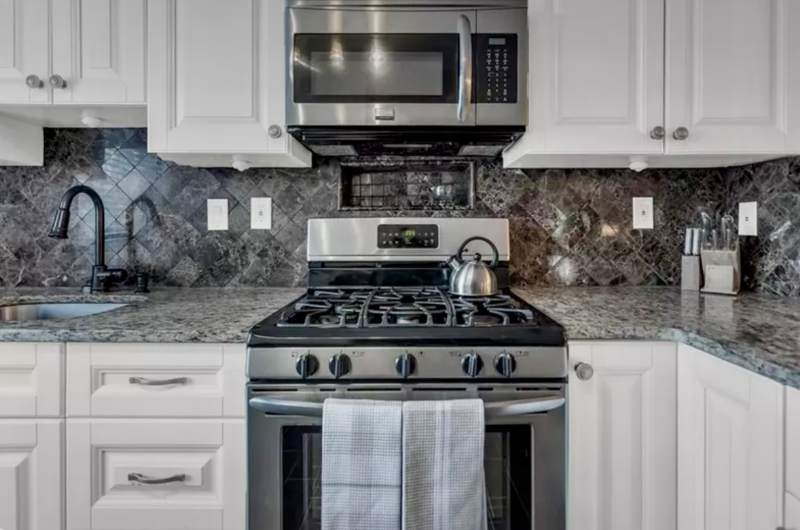 Sandy springs Condo: 908 Woodcliff Dr