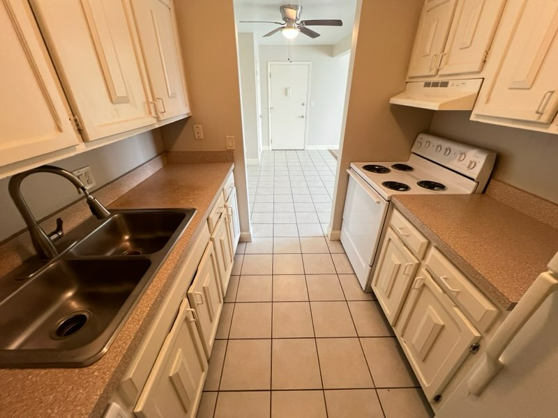 Lincoln Apartment: 4401 S 27th st