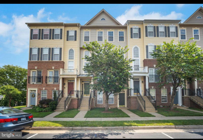 Woodbridge Condo: 15504 John Diskin Cir