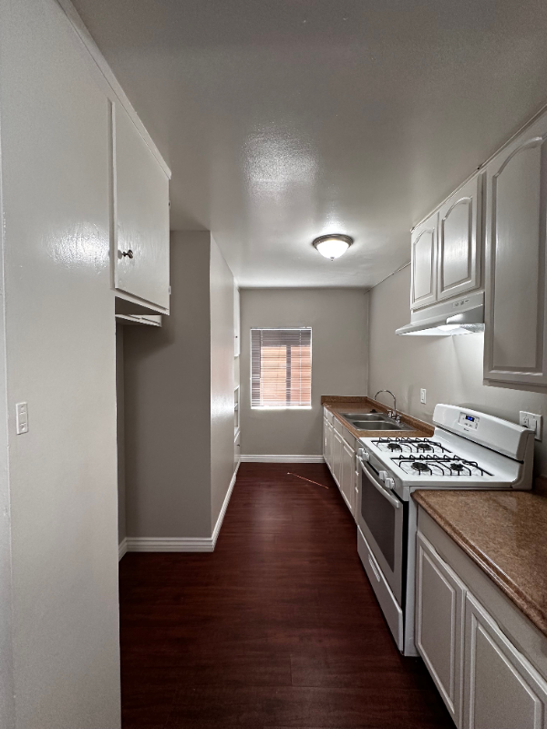 Pasadena Apartment: 409 N. Los Robles Ave