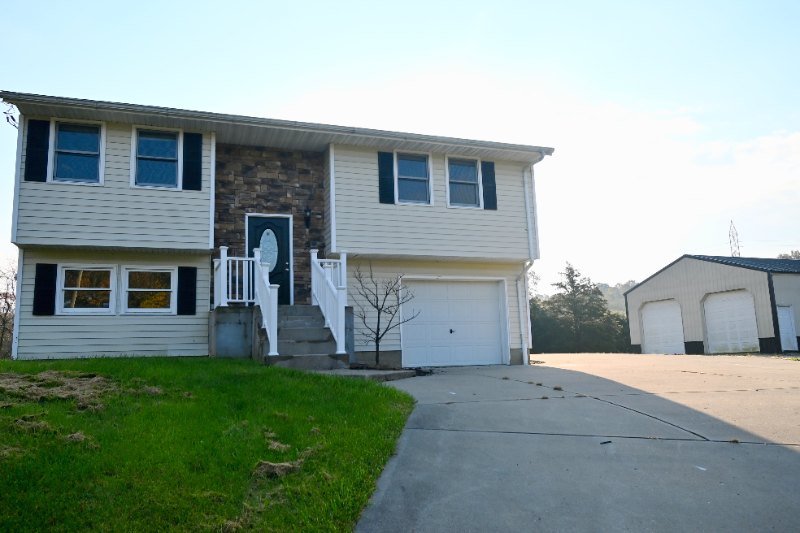 Verona House: 615 Concord Road