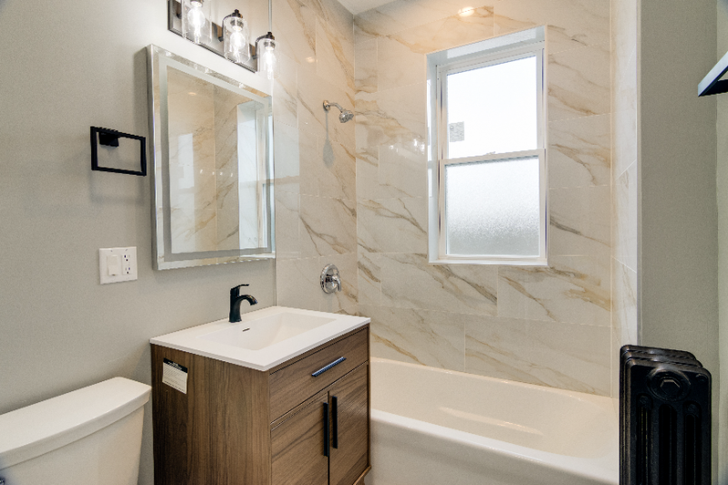 Chicago Apartment: 3422 W Dickens Ave