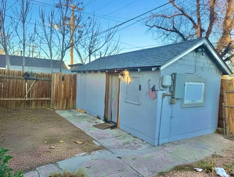 Pueblo House: 1516 E Routt Ave