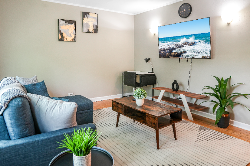 Evanston Condo: 432 Elmwood Ave