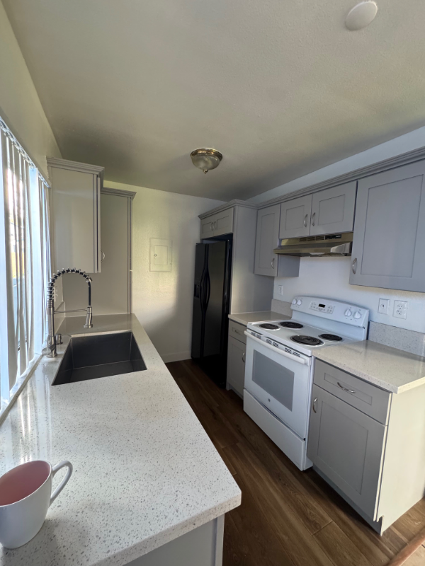 Lakeforest Condo: 23244 Orange ave