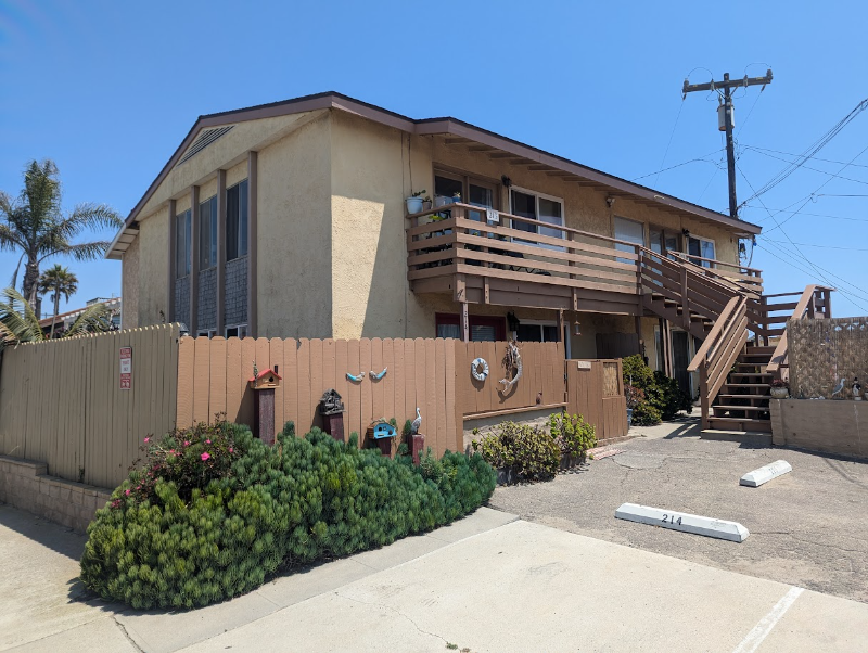 Oxnard Apartment: 216 Melrose Dr.